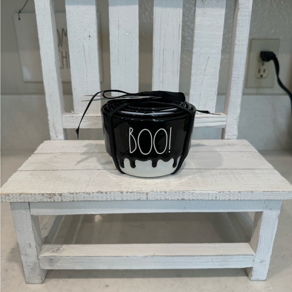 Brand NWT Rae Dunn BOO measuring cups.
